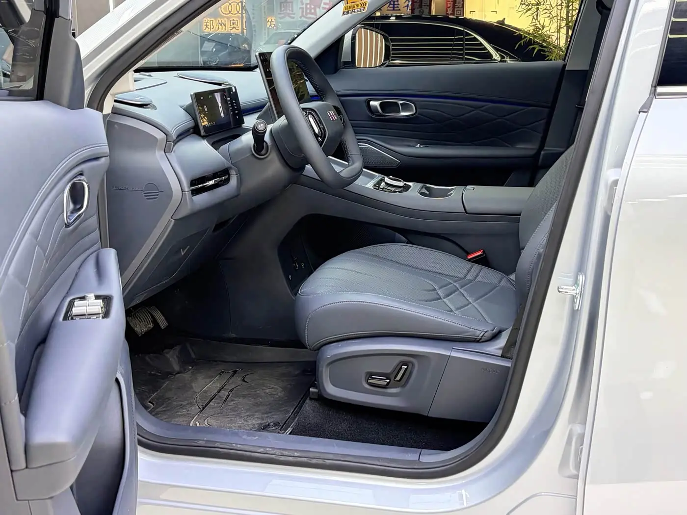 Geely Galaxy Galaxy Starship 7 EM-i 2025 — Фото 4/16