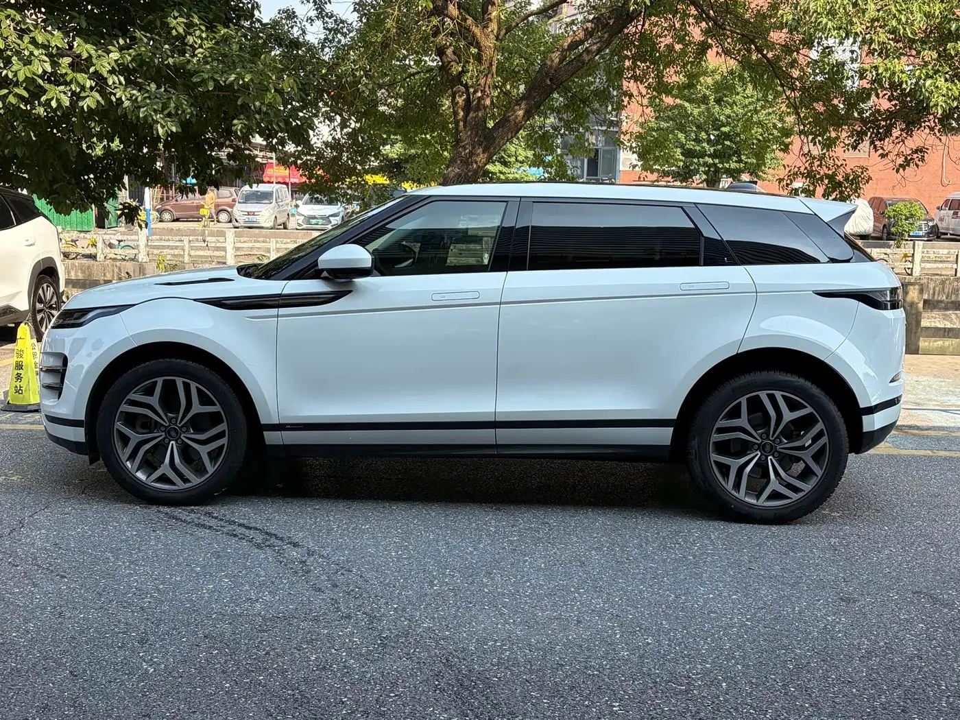 Land Rover Range Rover Evoque 2022 — Фото 3/20