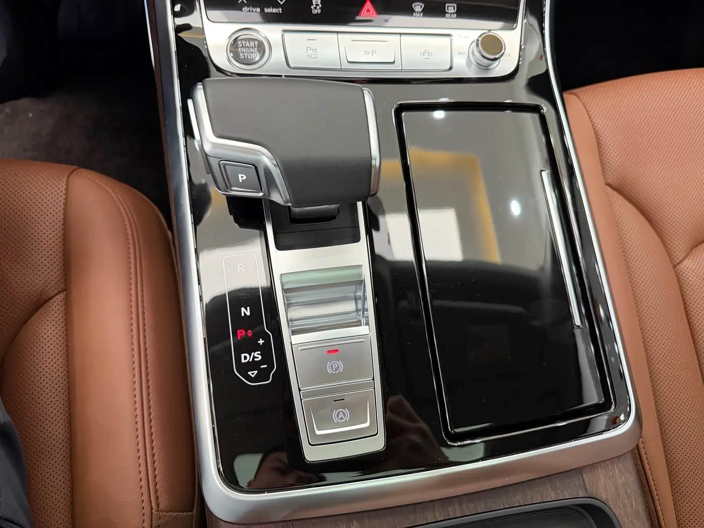 Audi Q7 2021 — Photo 19/20