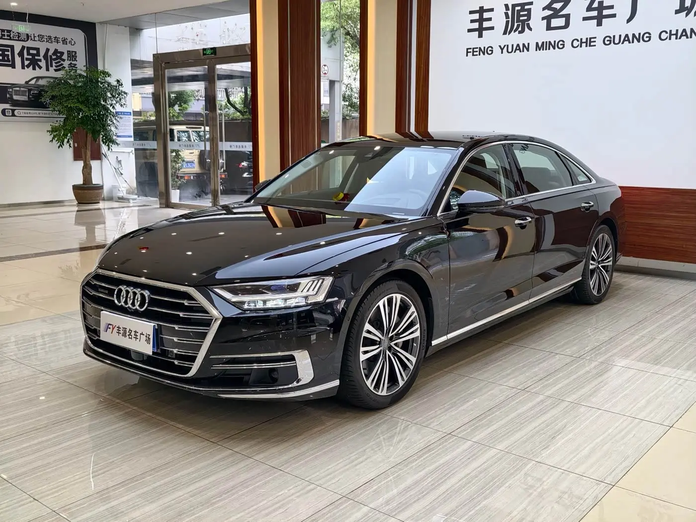 Audi A8 2020 — Фото 1/20