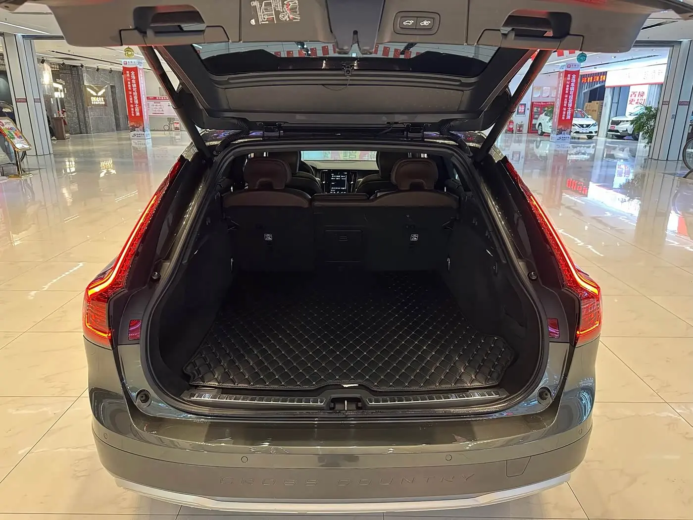 Volvo V90 2021 — Photo 12/15