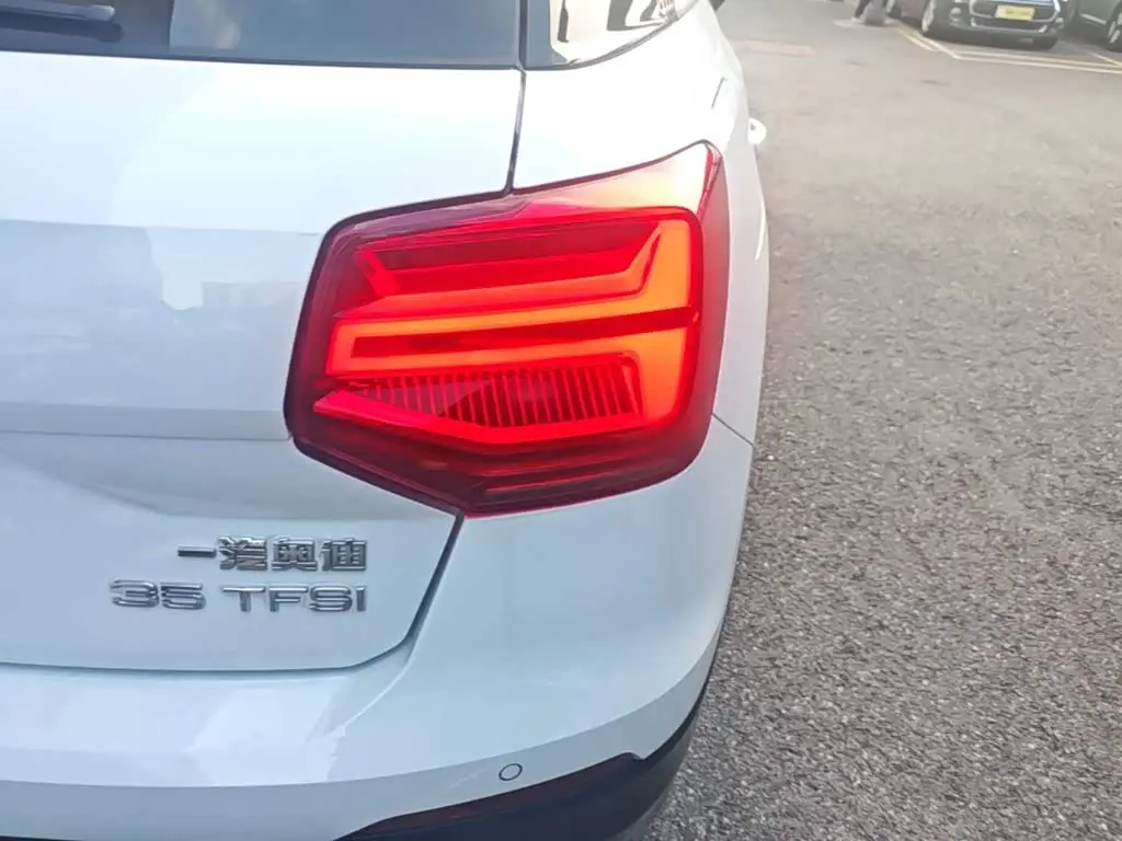Audi Q2L 2020 — Фото 8/20