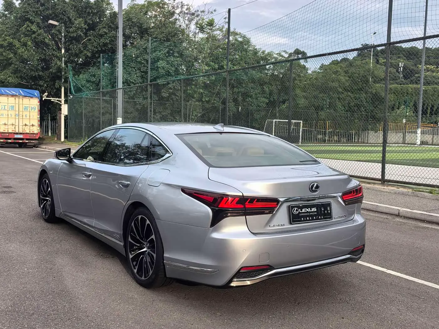 Lexus LS 2021 — Photo 5/17