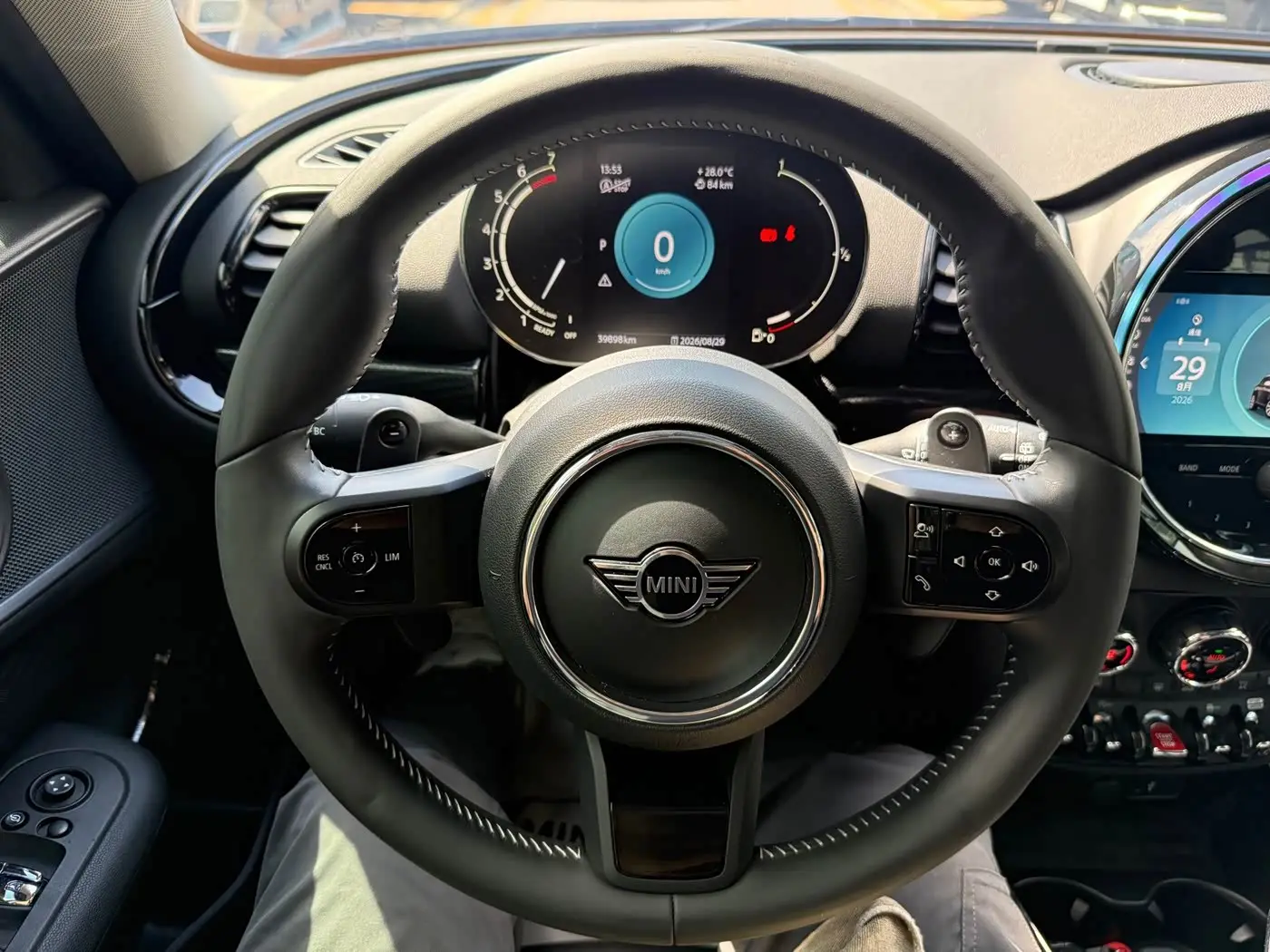 MINI CLUBMAN 2022 — Фото 15/17