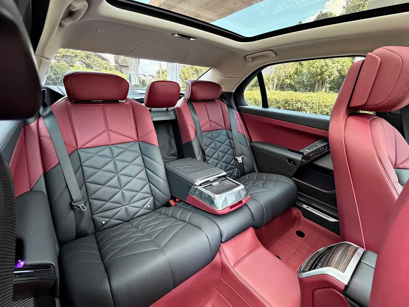 BMW 7 Series 2025 — Photo 13/20