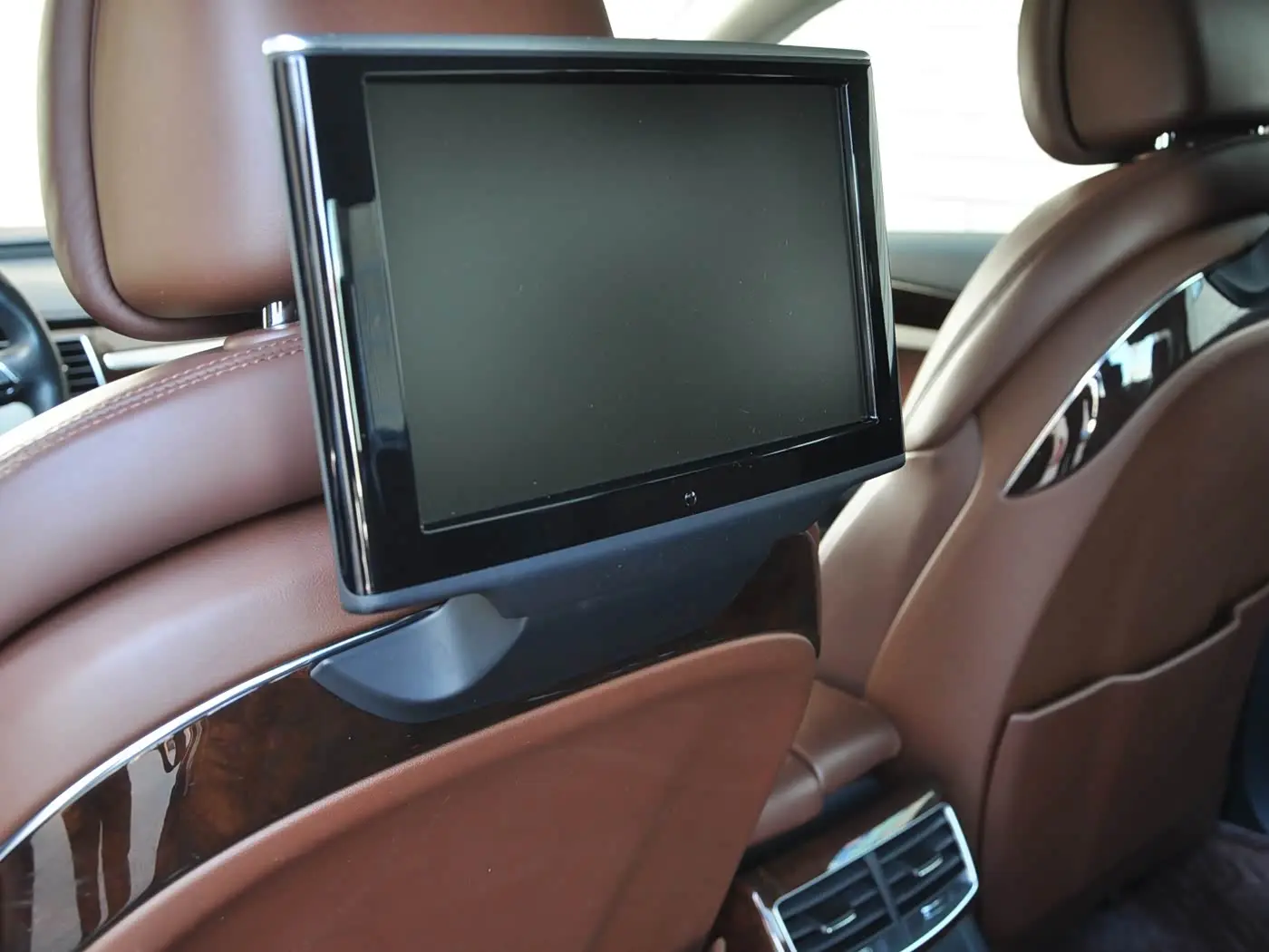 Audi A8 2014 — Şəkil 14/19