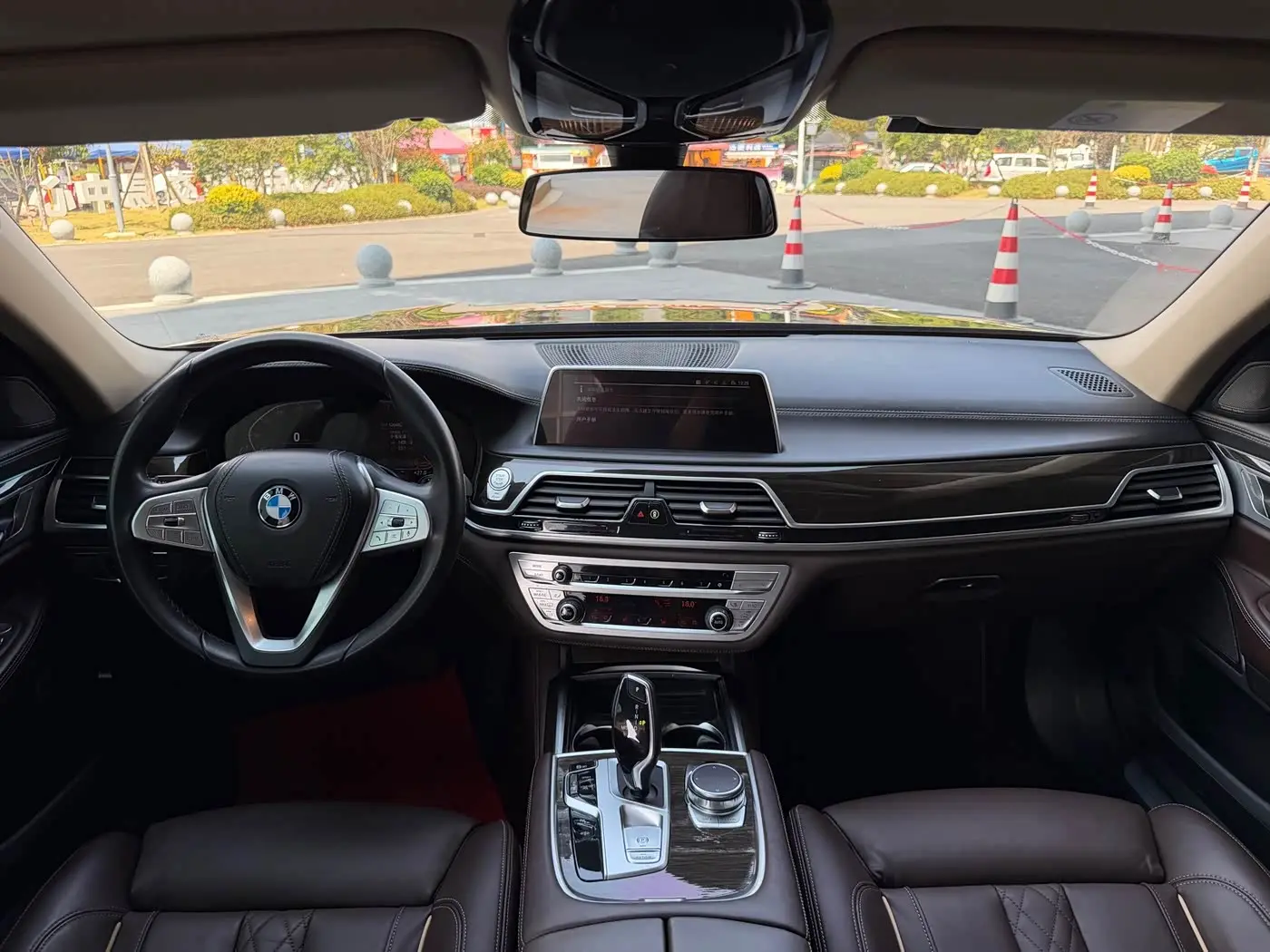 BMW 7 Series 2023 — Фото 14/20