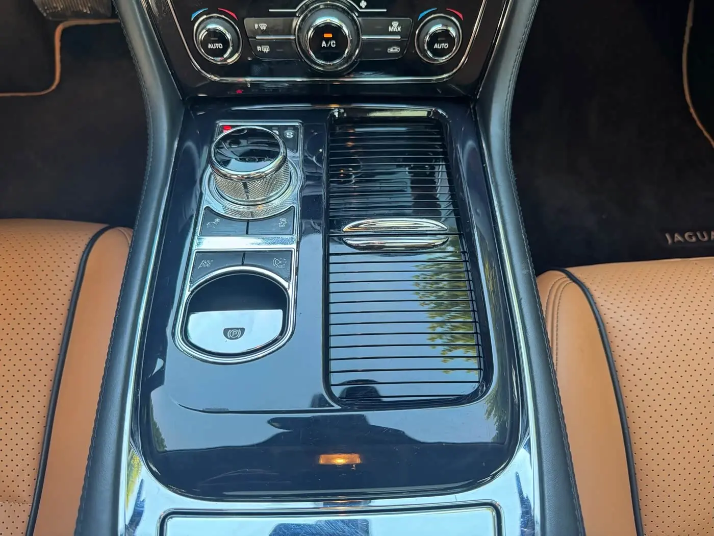 Jaguar XJ 2013 — Фото 8/16