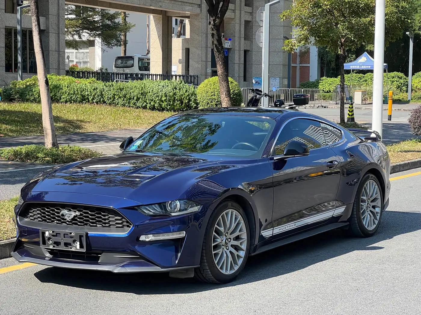 Ford Mustang 2020 — Фото 1/17