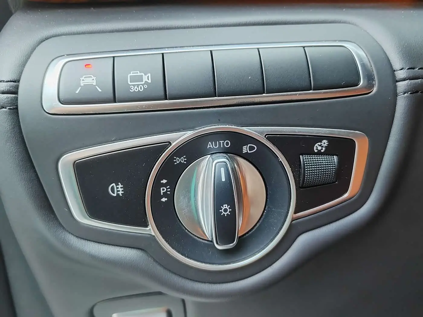 Mercedes-Benz V-Class 2024 — Photo 9/20
