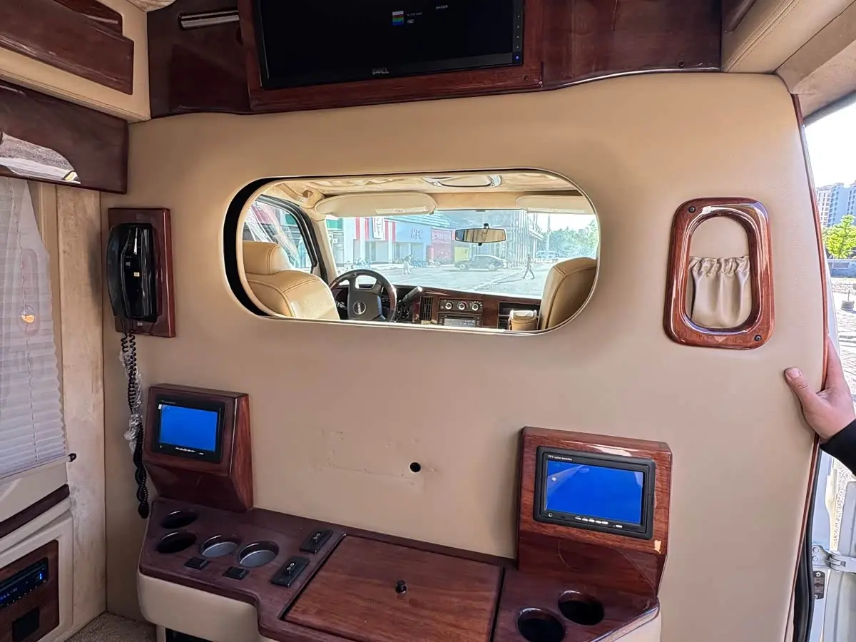 GMC Savana 2010 — Photo 13/15