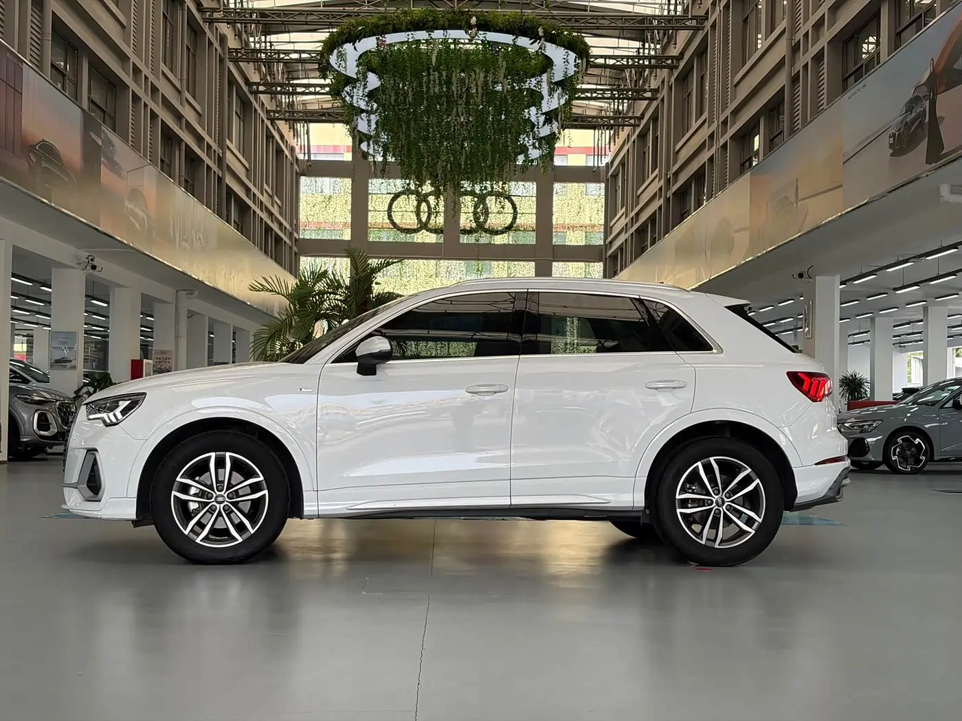Audi Q3 2023 — Şəkil 2/18