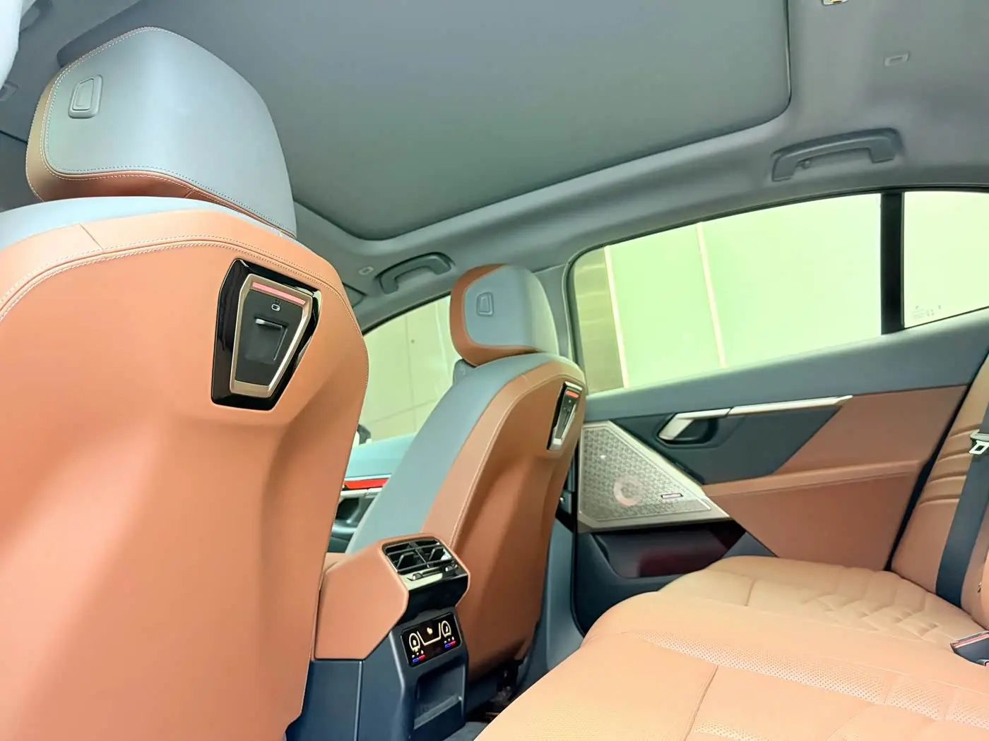 BMW 5 Series 2024 — Photo 9/16