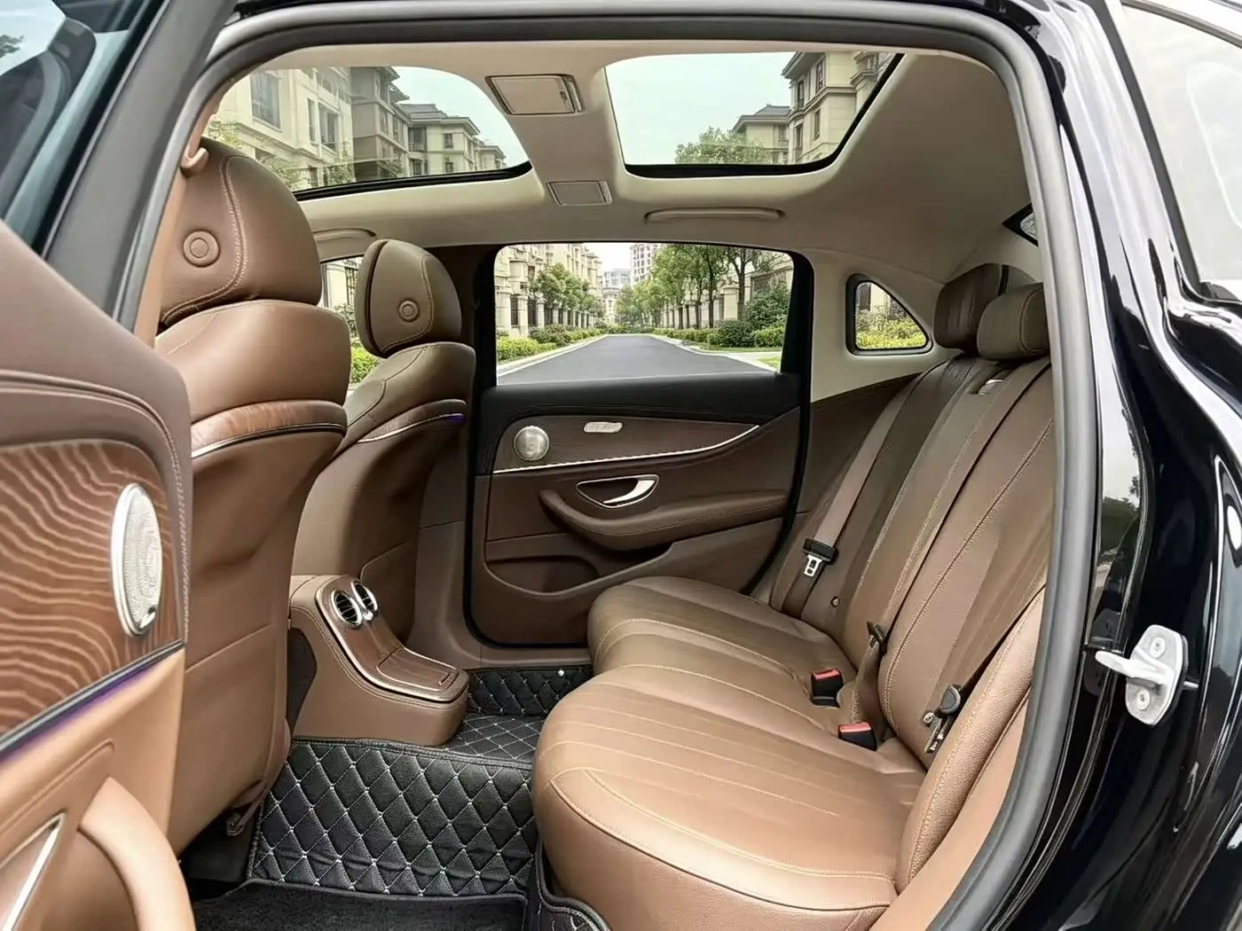 Mercedes-Benz E-Class 2022 — Фото 5/9