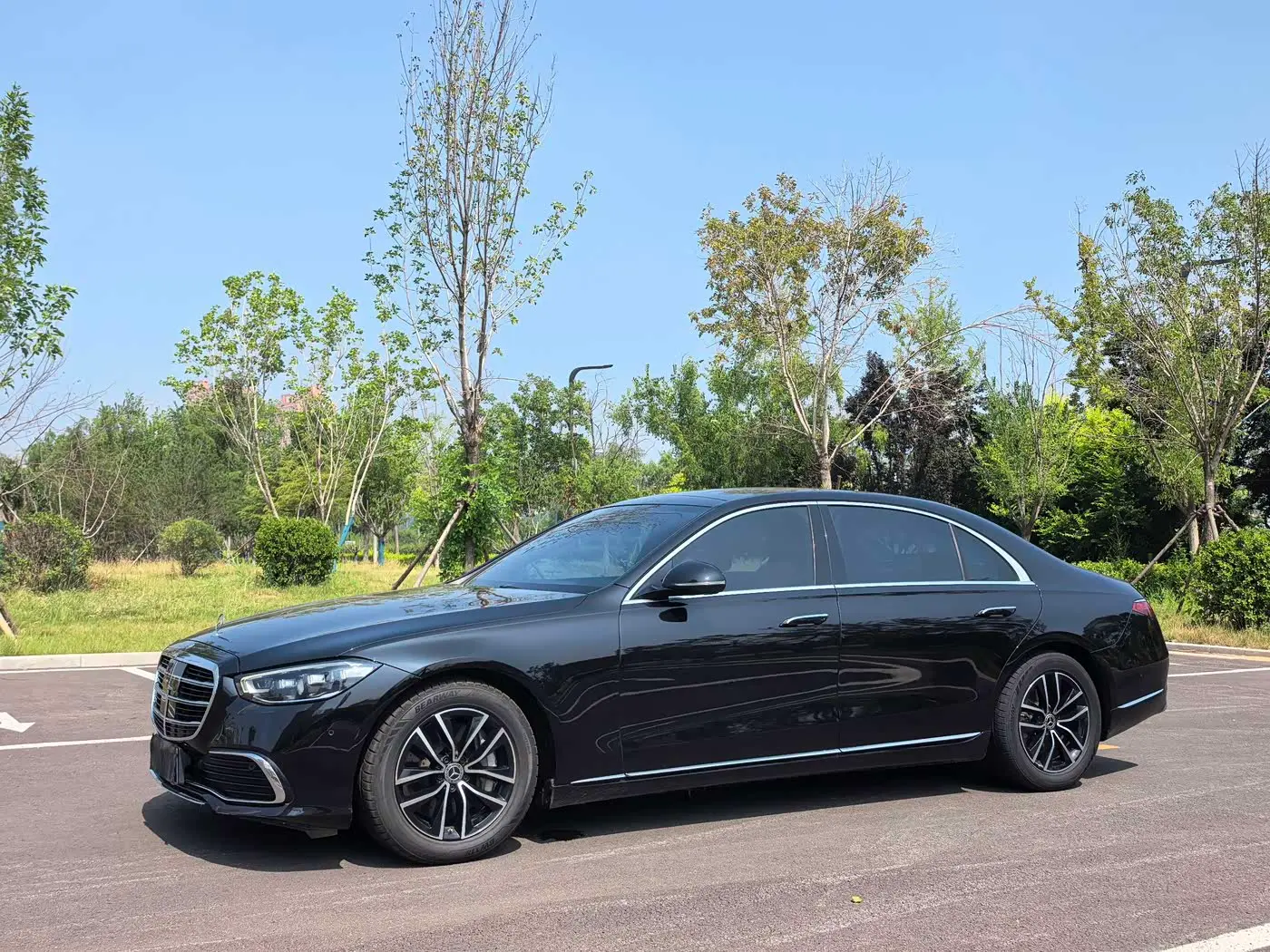Mercedes-Benz S-Class 2022 — Photo 1/9