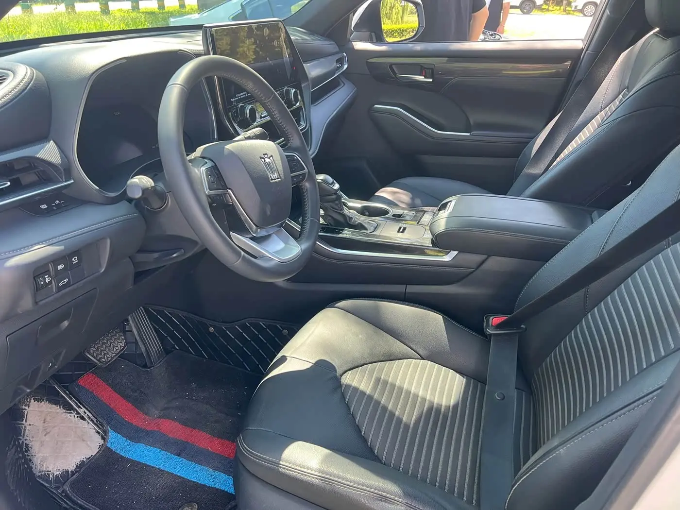 Toyota Crown Kluger 2022 — Photo 4/9