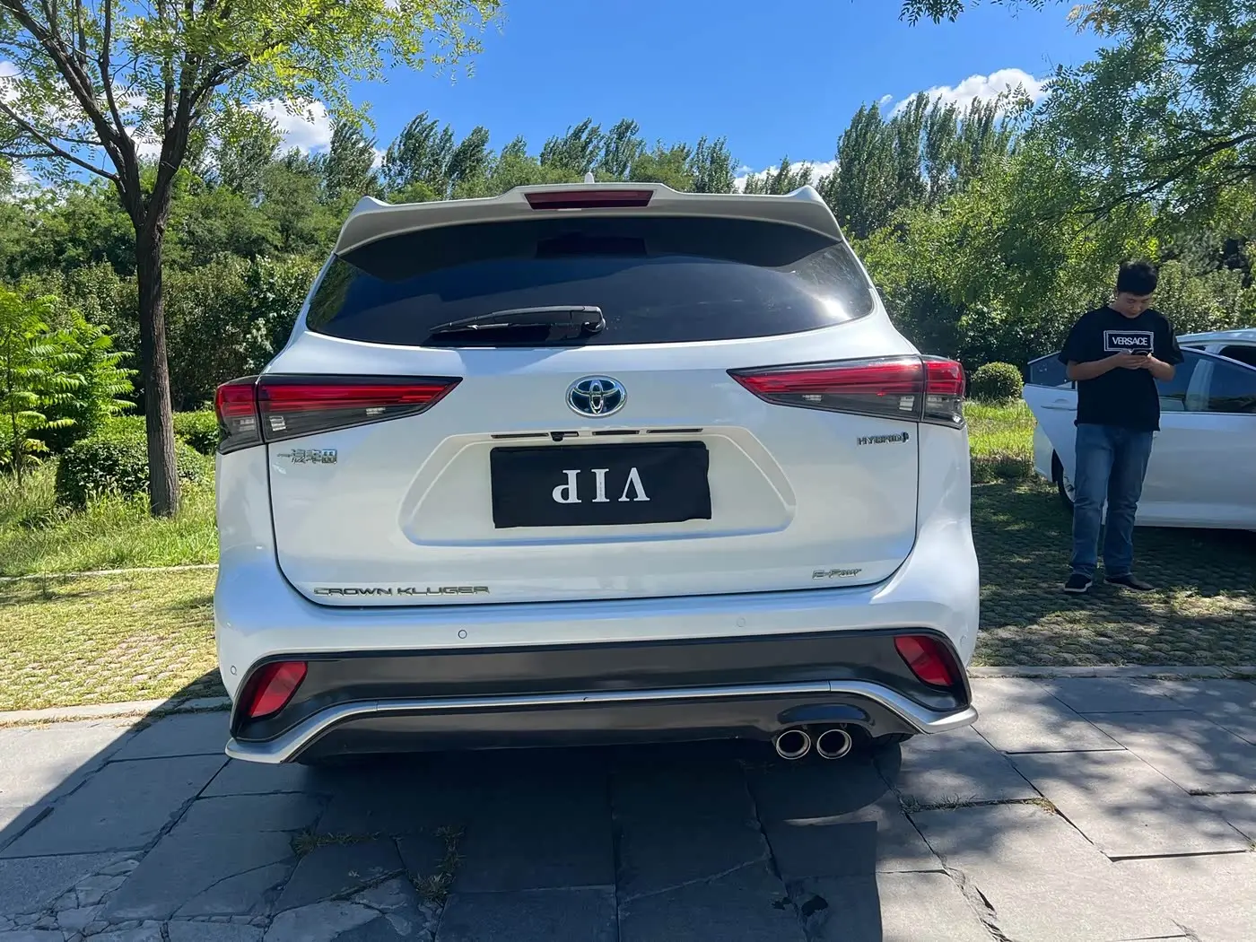 Toyota Crown Kluger 2022 — Photo 8/9