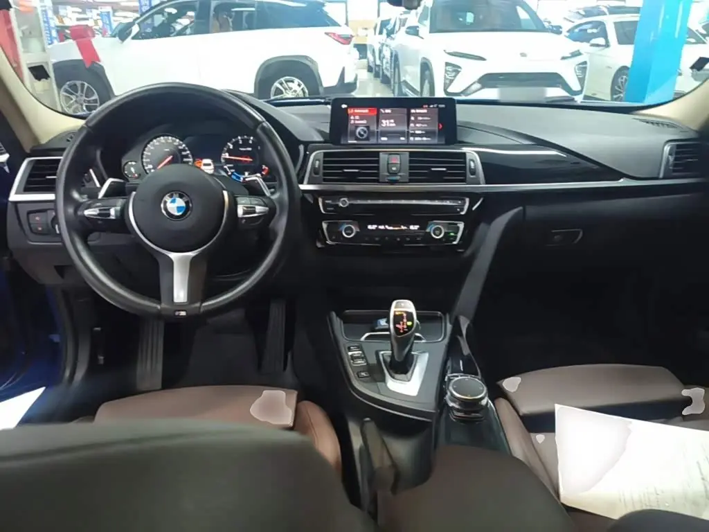 BMW 3 Series 2018 — Фото 10/20