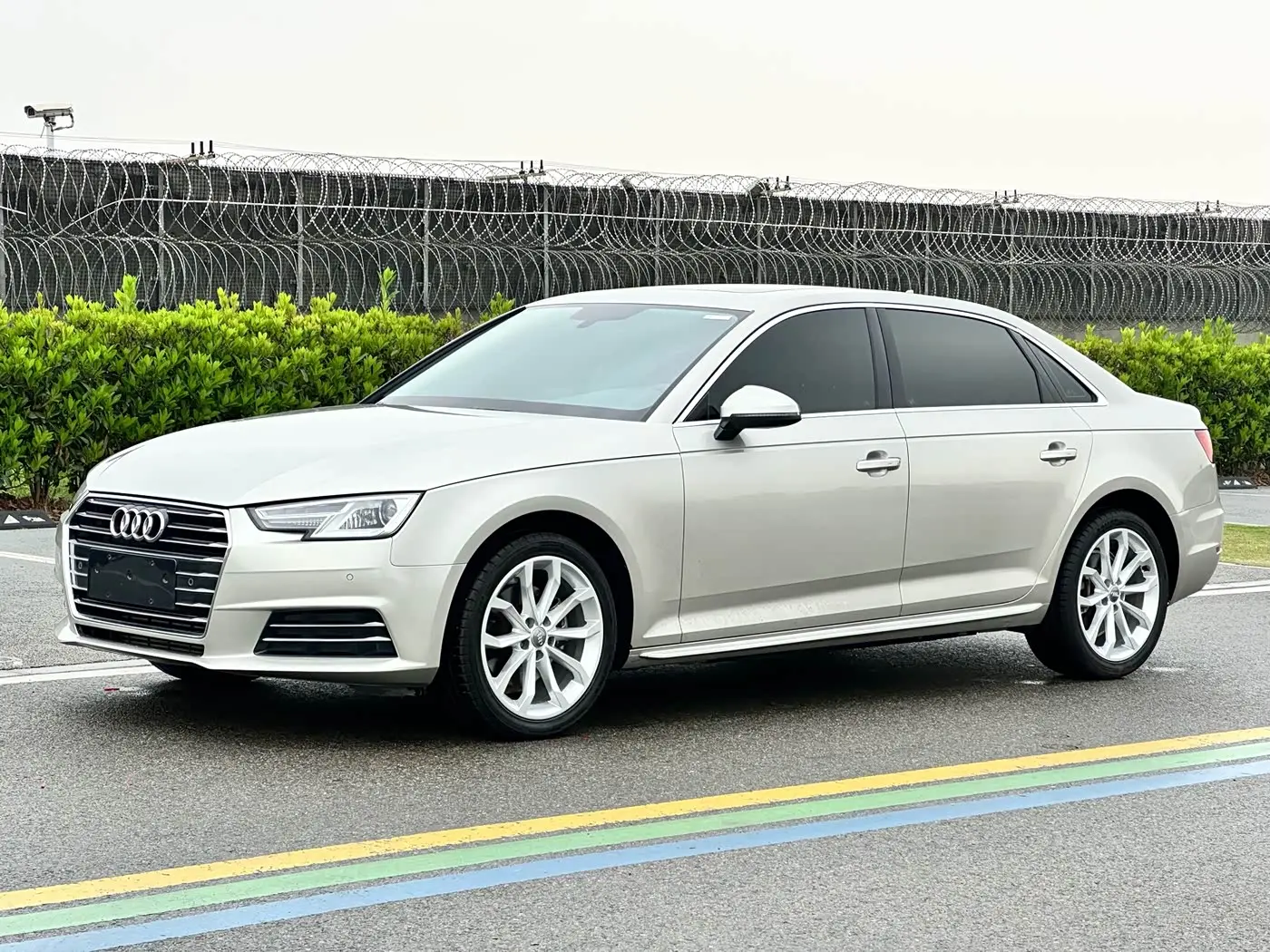 Audi A4L 2018 — Фото 1/19