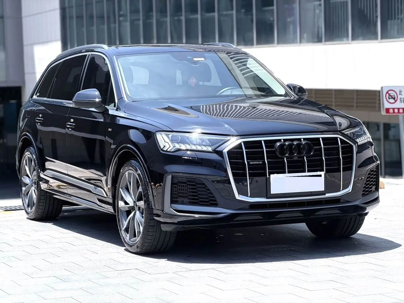 Audi Q7 2021 — Photo 3/9