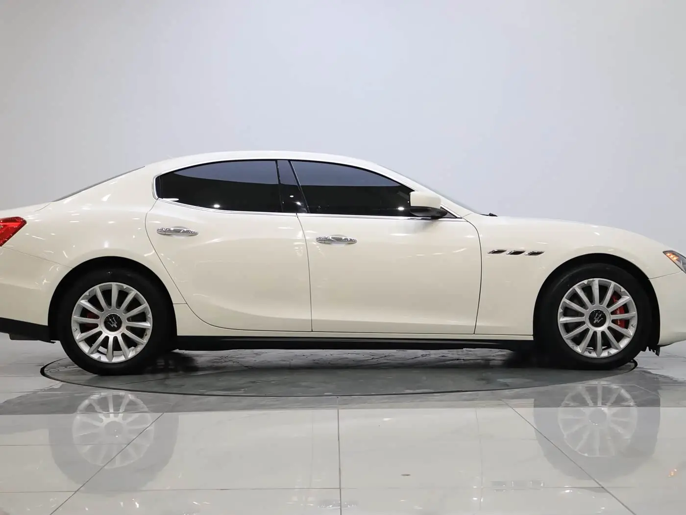 Maserati Ghibli 2016 — Şəkil 7/20