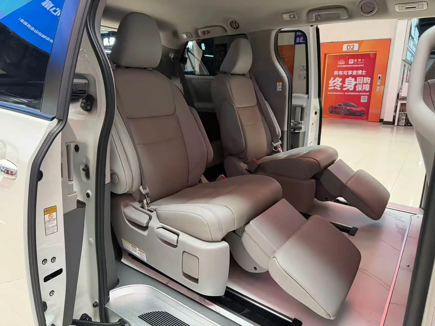 Toyota Sienna 2020 — Şəkil 13/18