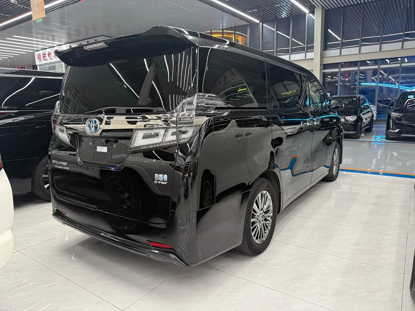 Toyota Vellfire 2021 — Photo 9/9