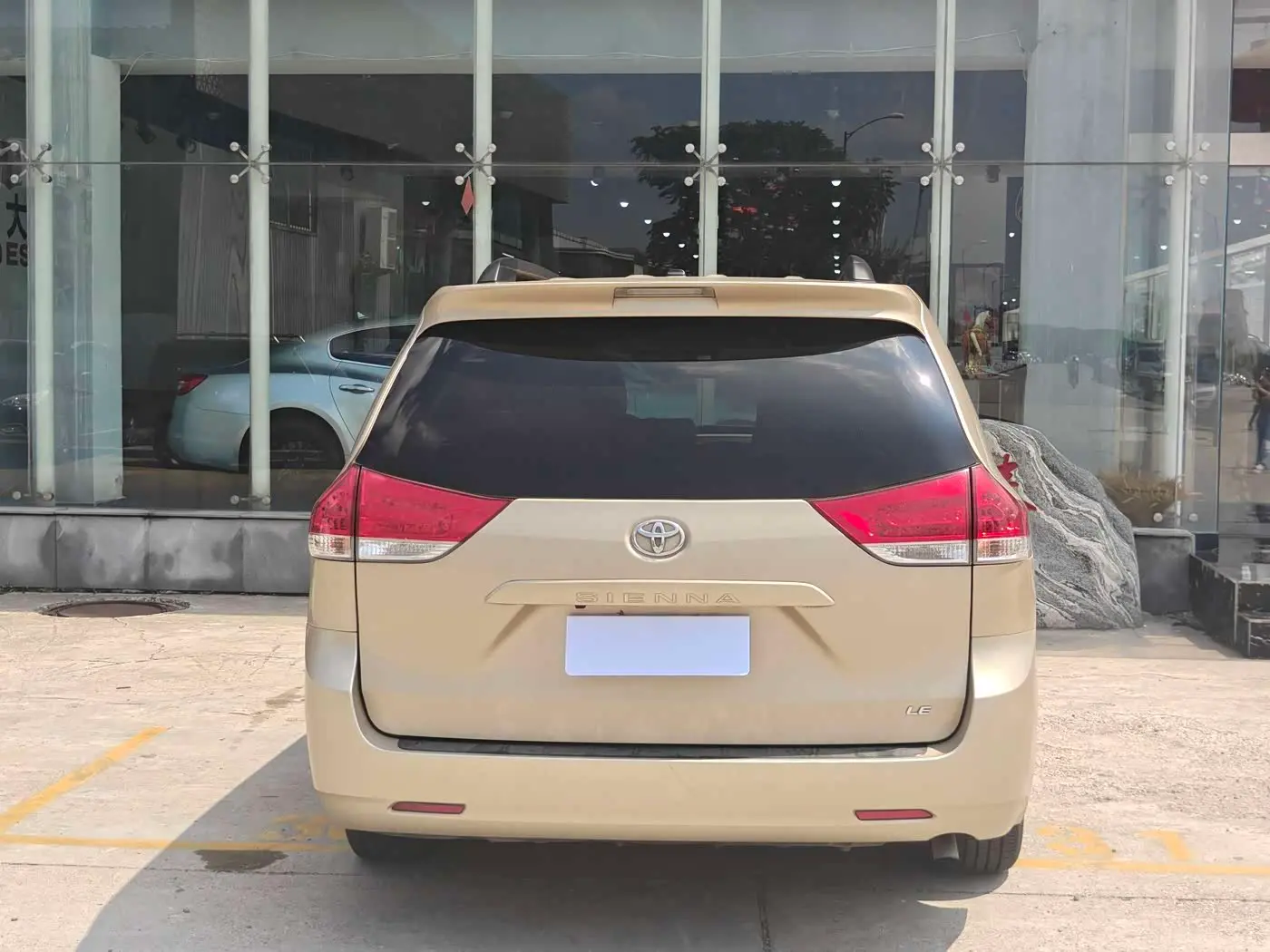 Toyota Sienna 2015 — Фото 12/13