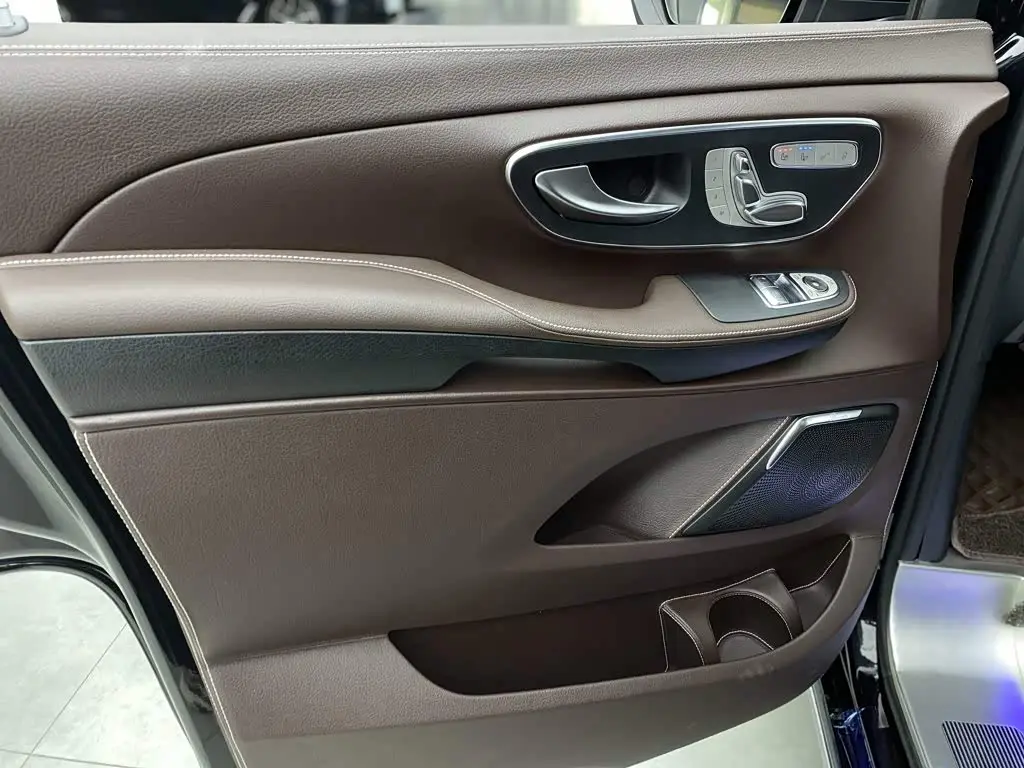 Mercedes-Benz V-Class 2022 — Фото 18/20