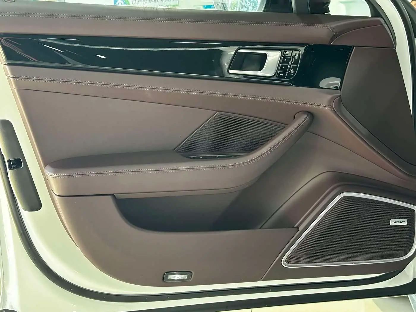Porsche Panamera 2022 — ფოტო 13/20