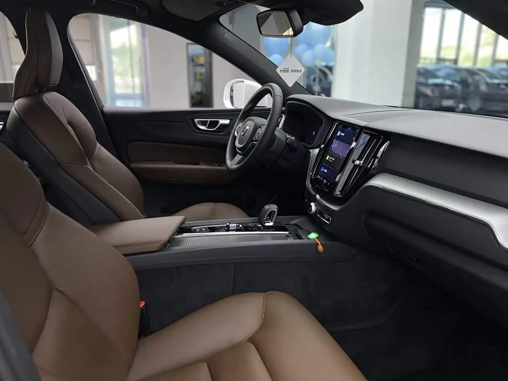 Volvo XC60 2022 — Фото 17/20