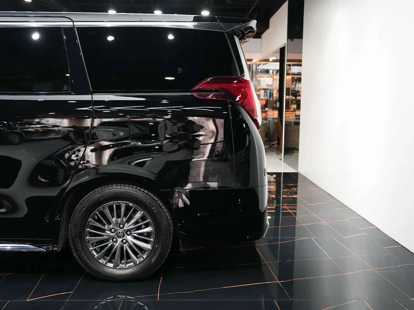Toyota Alphard 2022 — Photo 6/20