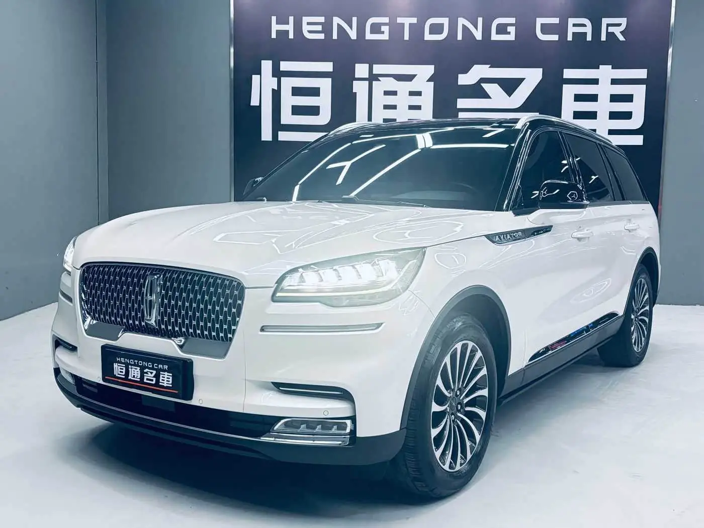 Lincoln Aviator 2022 — Photo 1/18