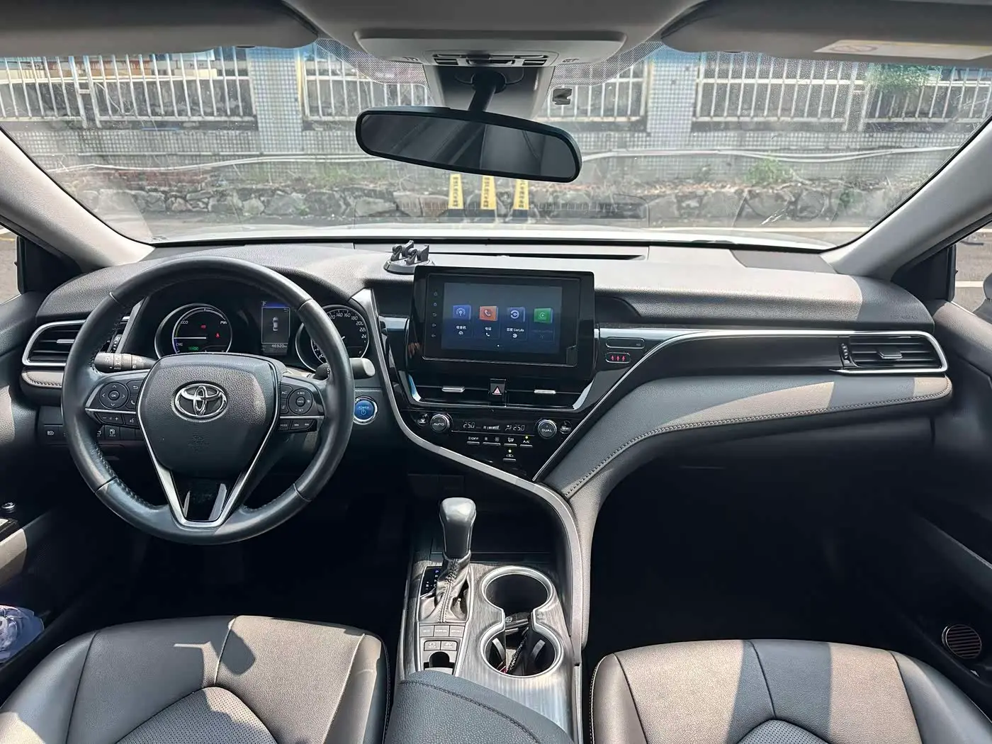 Toyota Camry 2023 — Photo 12/15