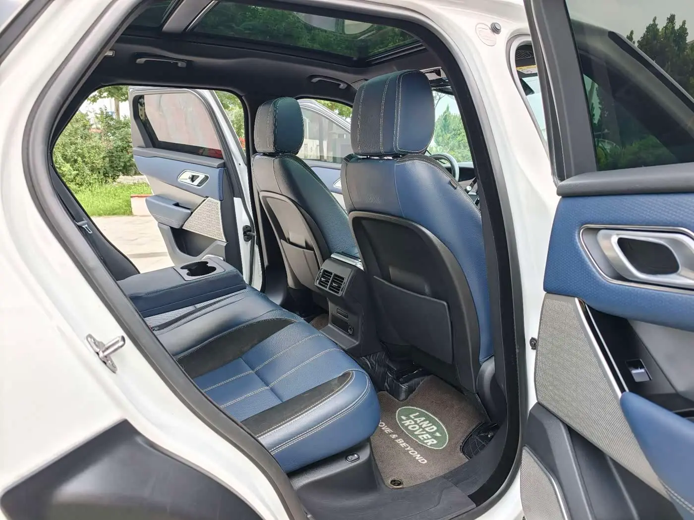Land Rover Range Rover Velar 2022 — Фото 12/20