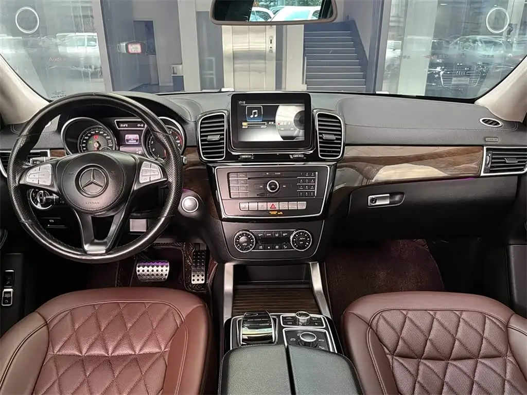 Mercedes-Benz GLS 2016 — Photo 6/15
