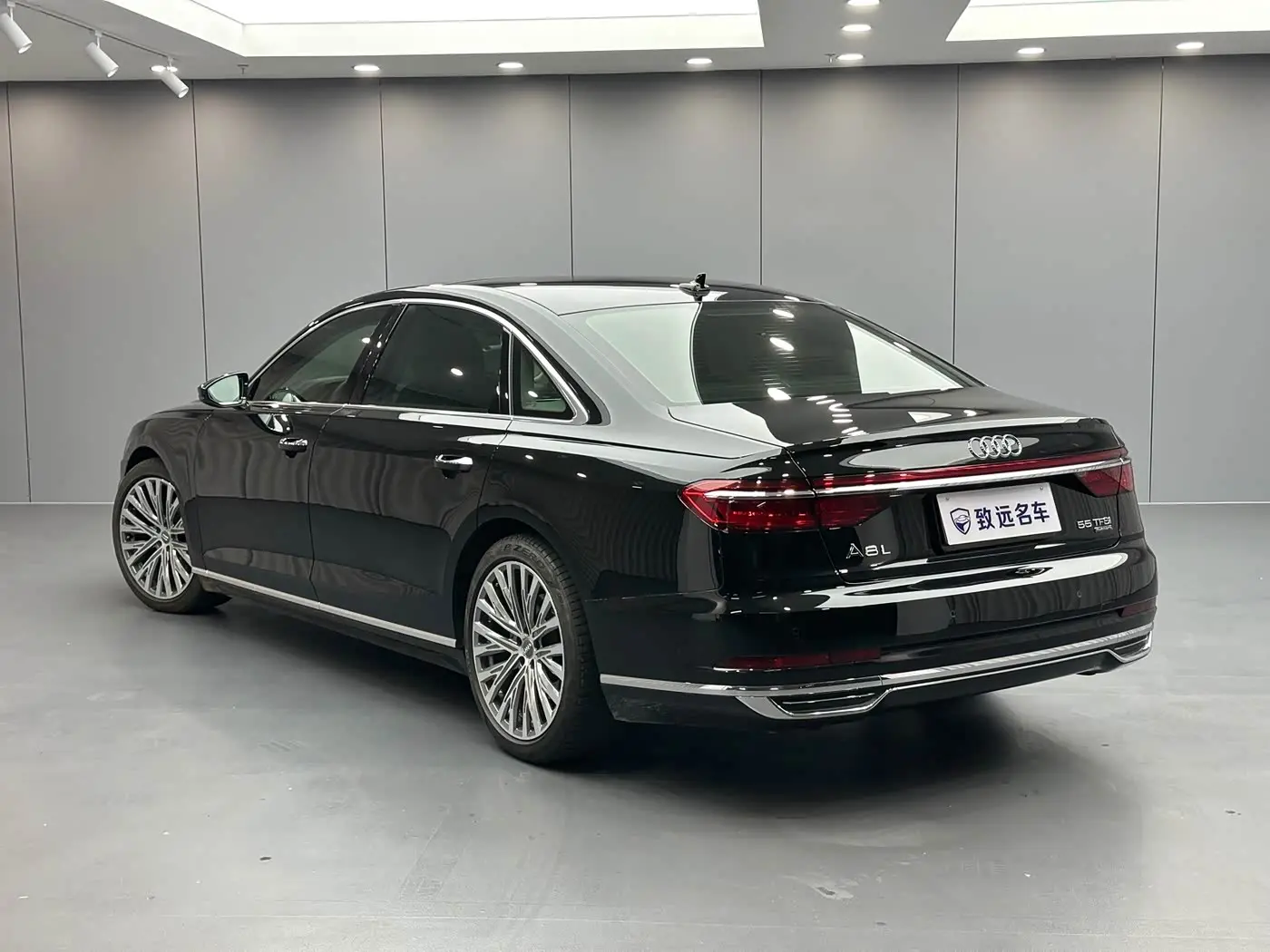 Audi A8 2022 — Photo 6/20