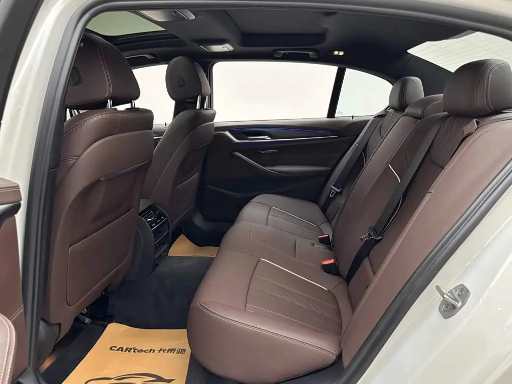 BMW 5 Series 2022 — Photo 9/19