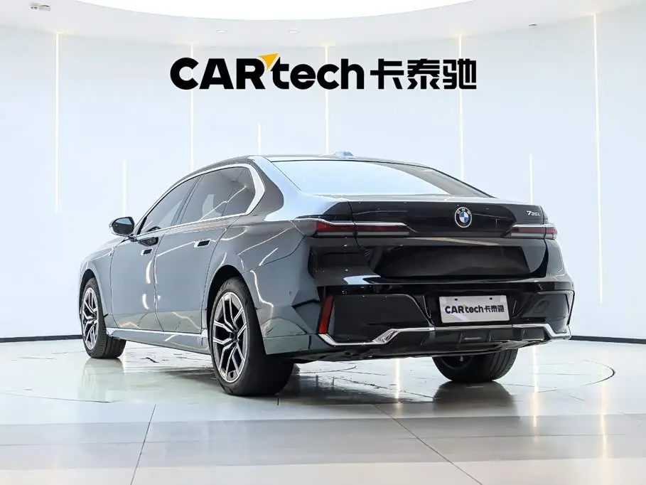 BMW 7 Series 2023 — Photo 8/20