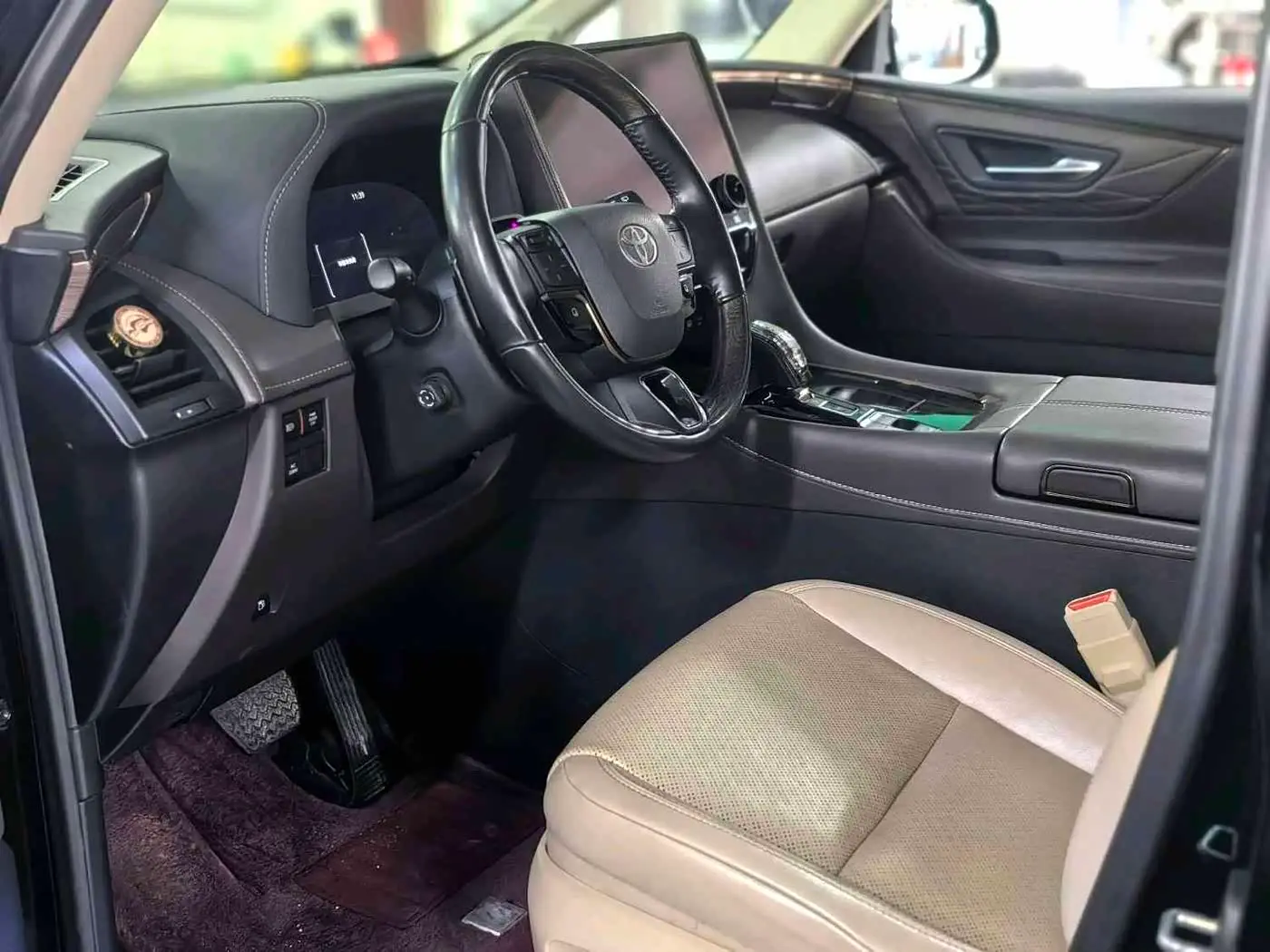 Toyota Alphard 2024 — Фото 3/7