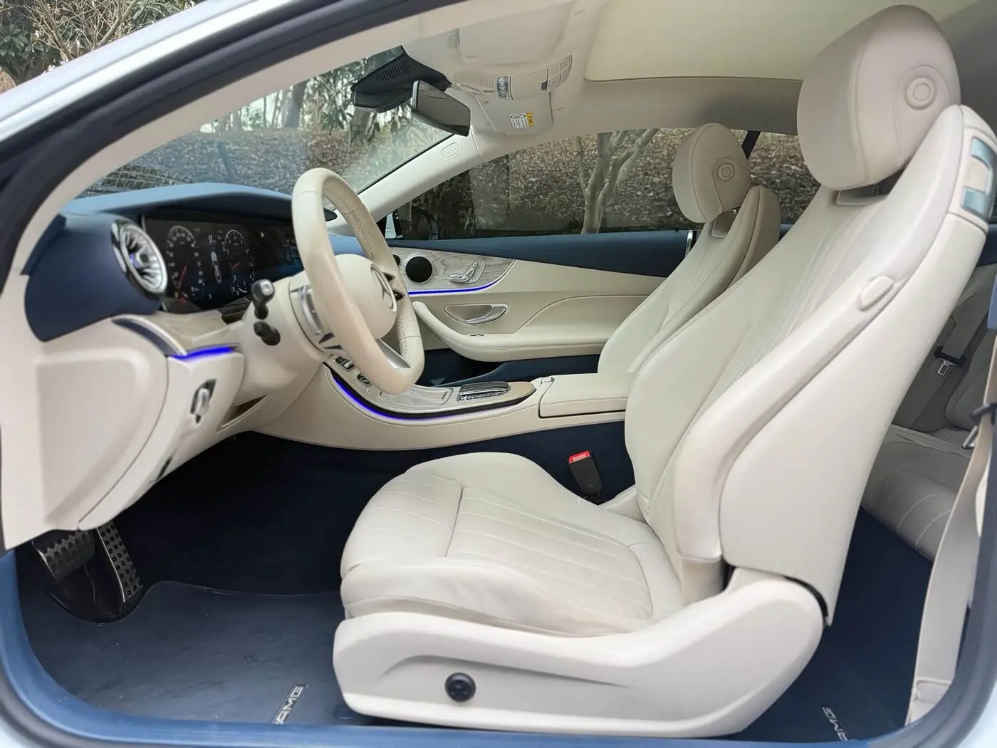 Mercedes-Benz E-Class 2023 — Photo 8/18
