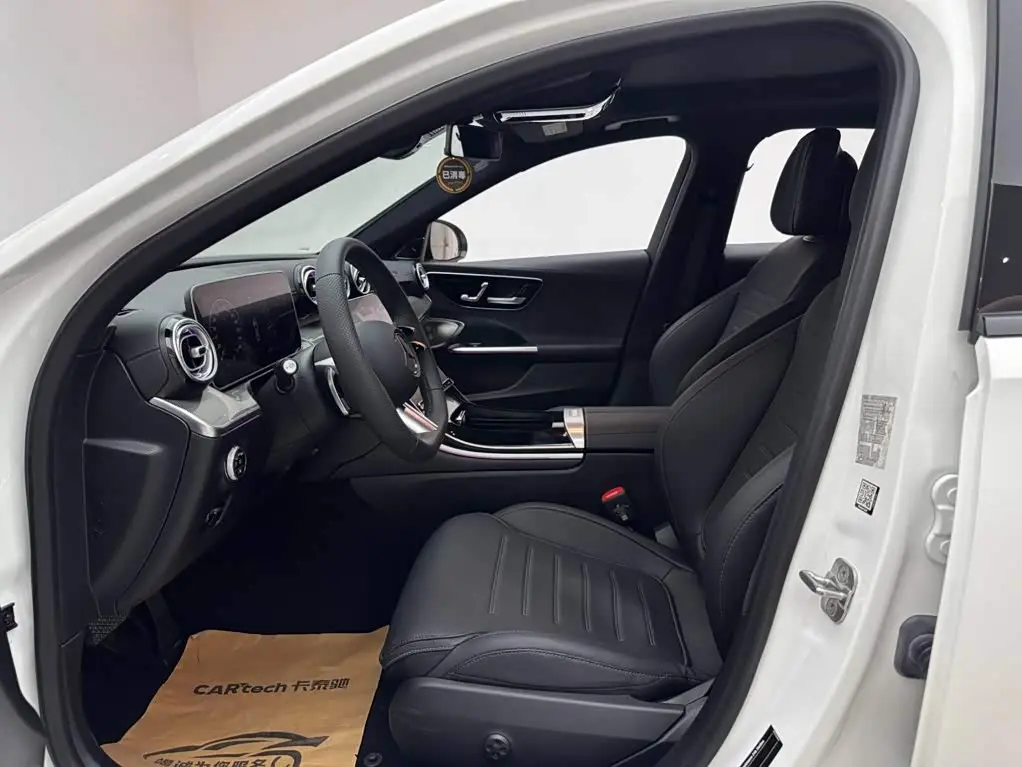 Mercedes-Benz C-Class 2024 — Photo 8/20