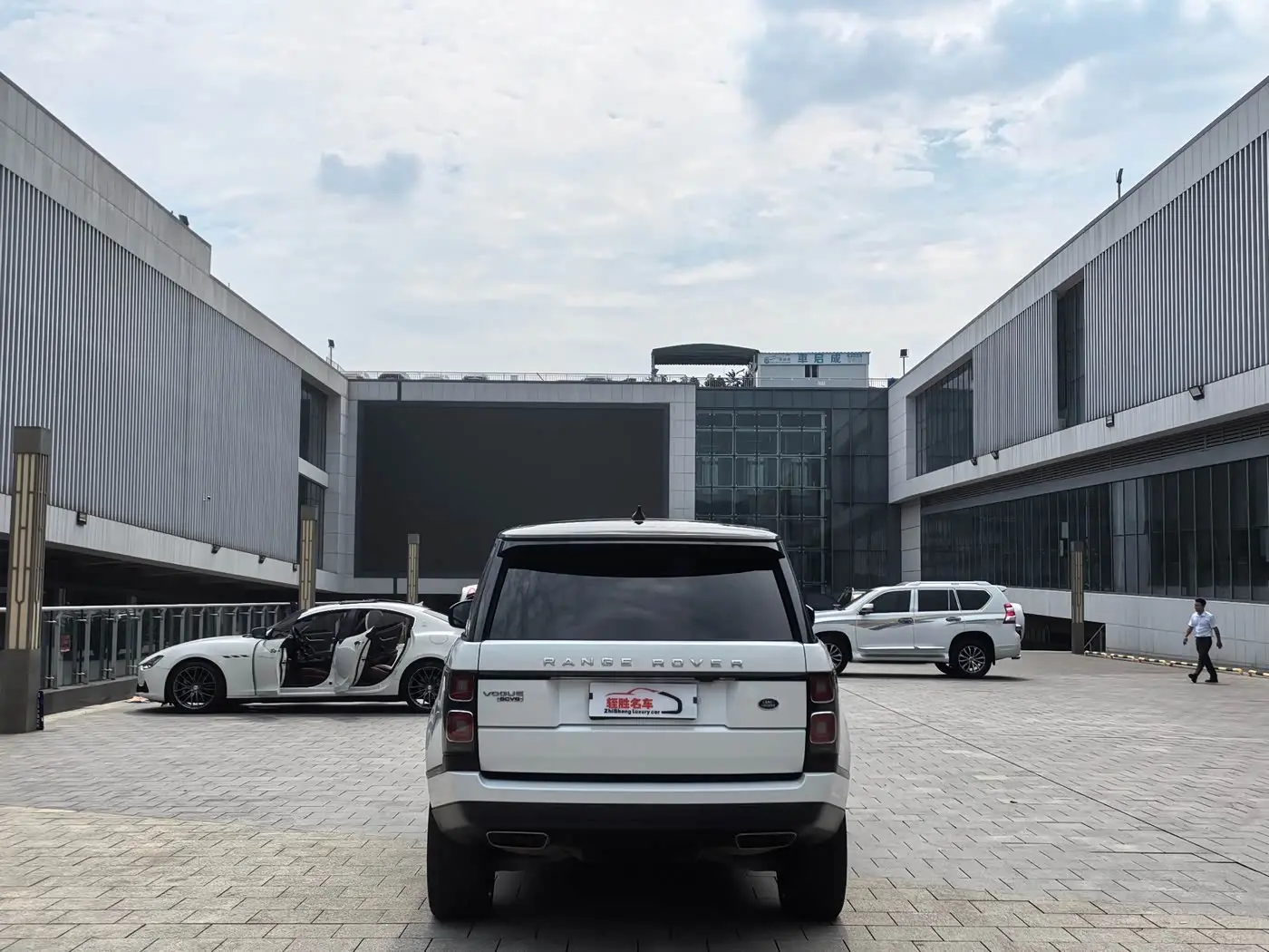 Land Rover Range Rover 2019 — Photo 18/18