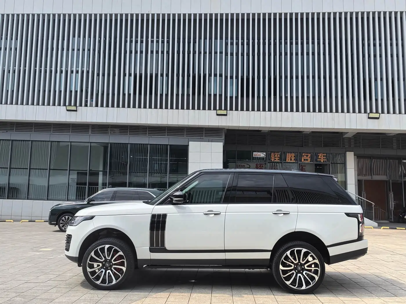 Land Rover Range Rover 2019 — Photo 6/18