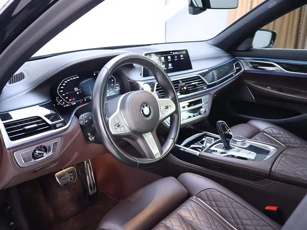 BMW 7 Series 2021 — Фото 11/20
