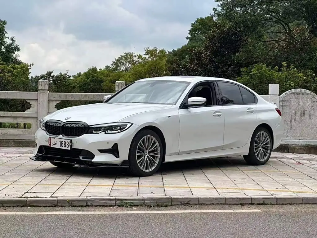 BMW 3 Series 2022 — Photo 1/9
