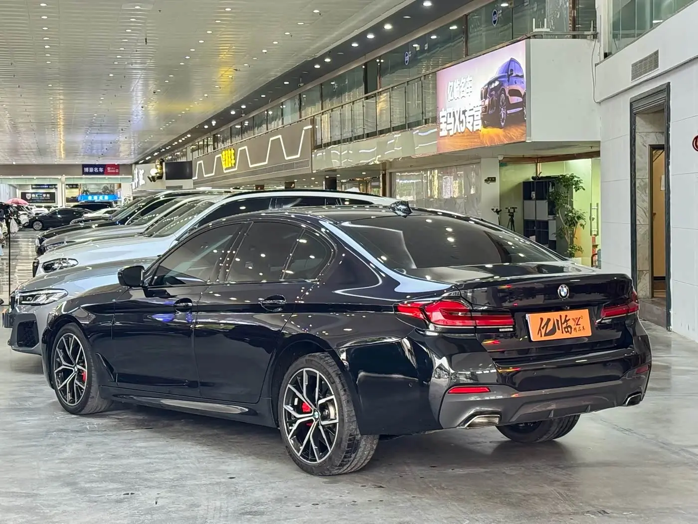 BMW 5 Series 2021 — Photo 15/17