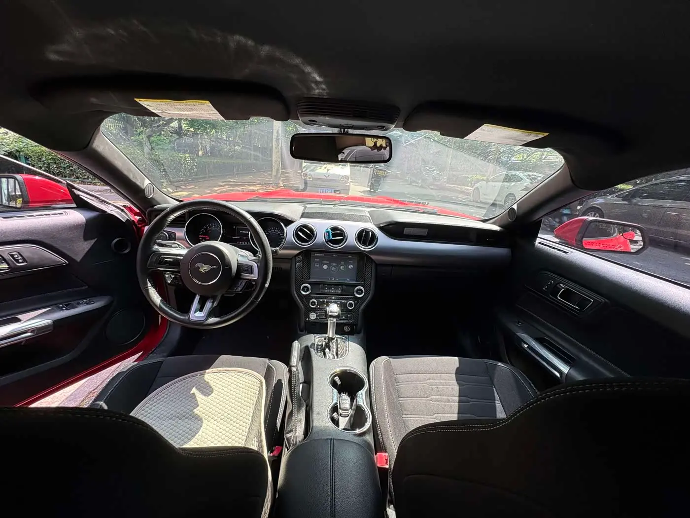 Ford Mustang 2017 — Photo 14/18