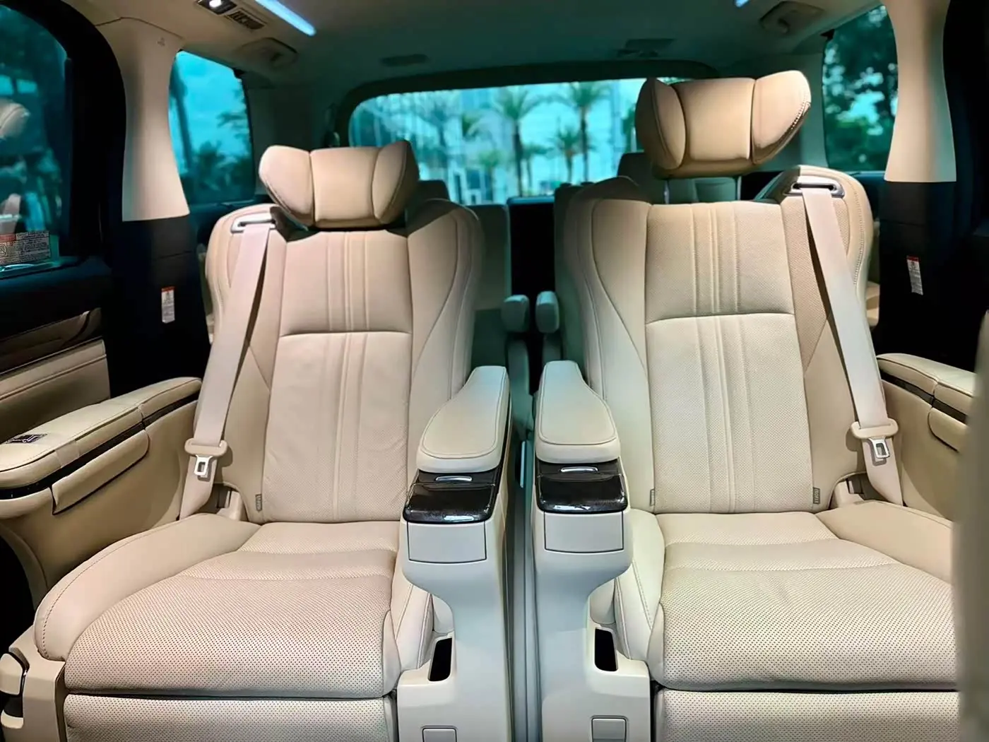 Toyota Alphard 2021 — Photo 11/14