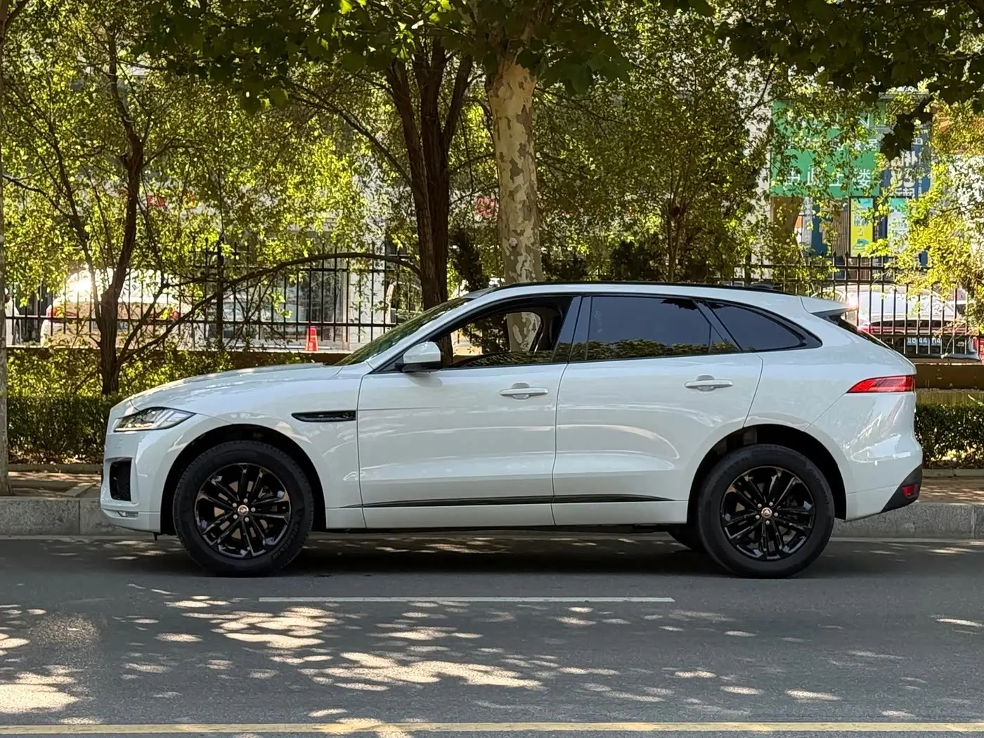 Jaguar F-PACE 2021 — Фото 3/17